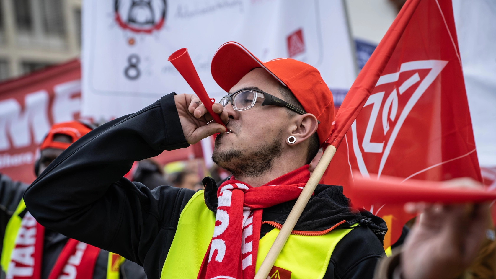 Metaller beim Warnstreik in Offenbach am 15.11.2022