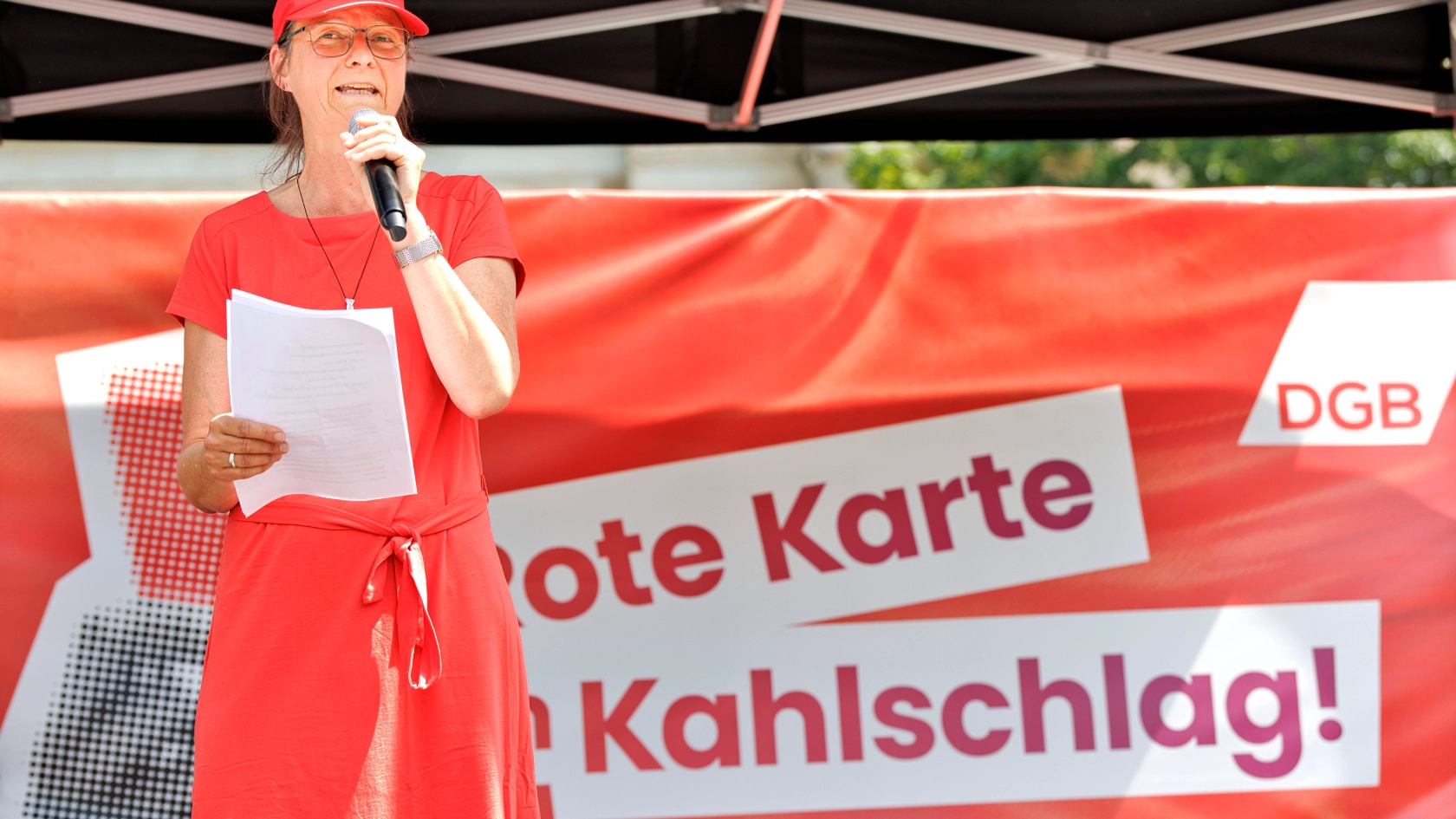 Kundgebung Jetzt reicht´s! gegen Sozialabbau von DGB und weiteren Organisationen im Invalidenpark