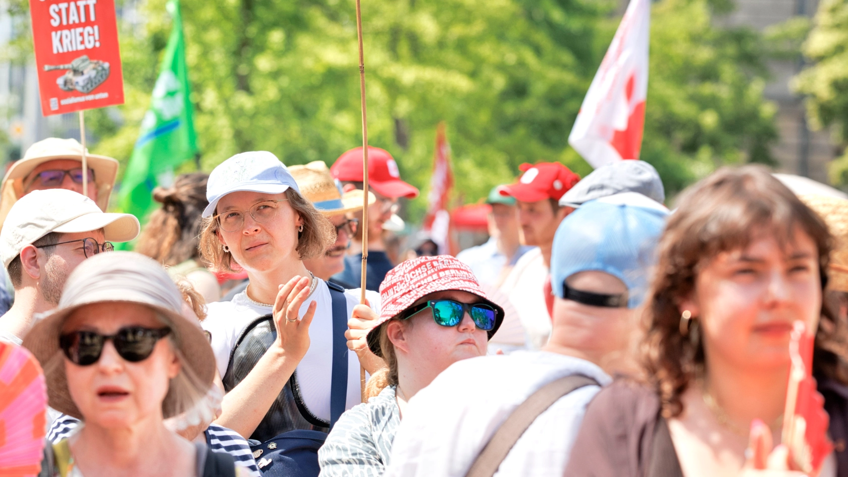 Kundgebung Jetzt reicht´s! gegen Sozialabbau von DGB und weiteren Organisationen im Invalidenpark