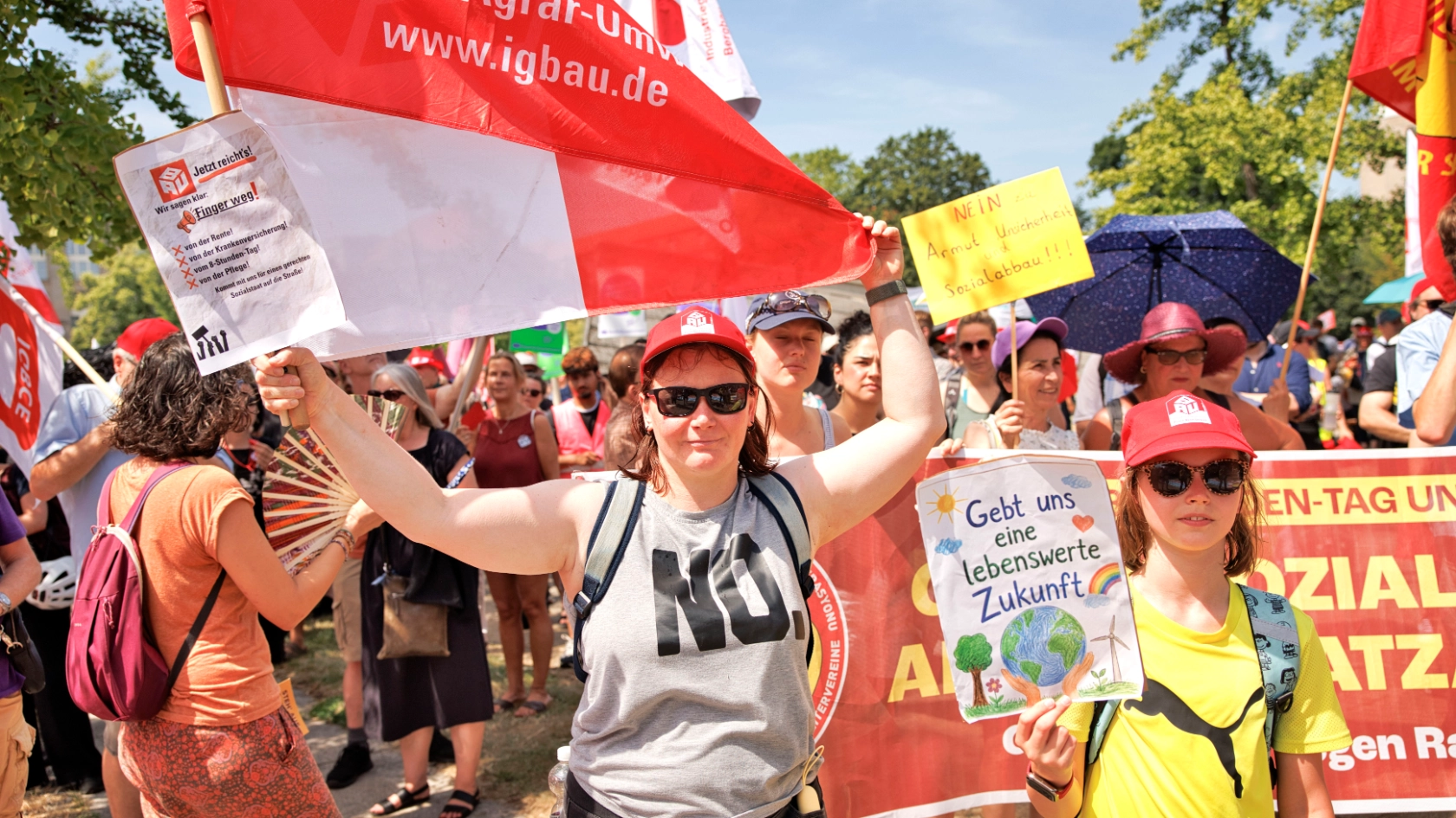 Kundgebung Jetzt reicht´s! gegen Sozialabbau von DGB und weiteren Organisationen im Invalidenpark