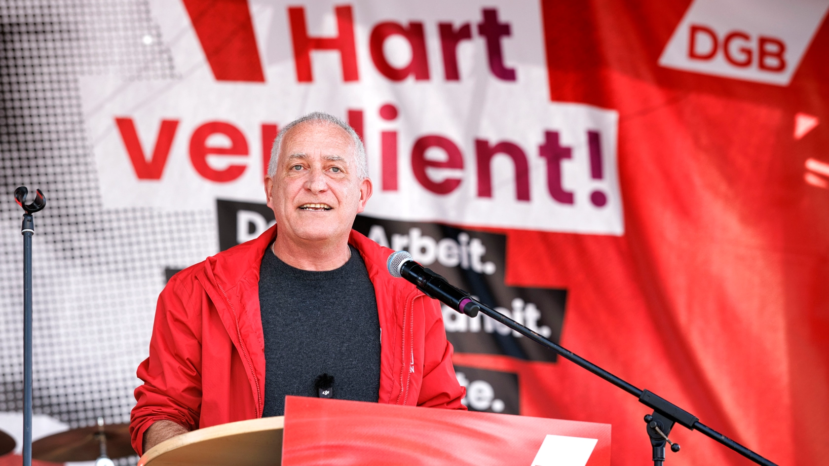 Kundgebung und Demonstration des DGB "Hart verdient! Deine Arbeit. Deine Gesundheit. Deine Rente." gegen Sozialabbau vom Berliner IG Metall Haus zum Roten Rathaus. Jürgen Kerner