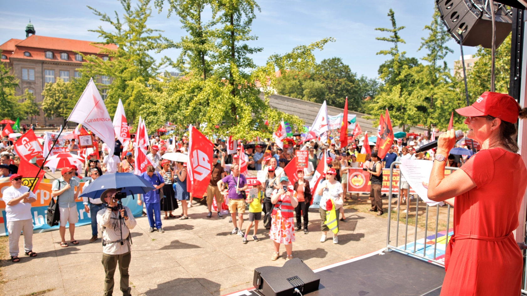 Kundgebung Jetzt reicht´s! gegen Sozialabbau von DGB und weiteren Organisationen im Invalidenpark