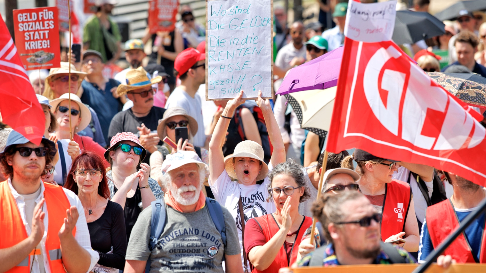 Kundgebung Jetzt reicht´s! gegen Sozialabbau von DGB und weiteren Organisationen im Invalidenpark