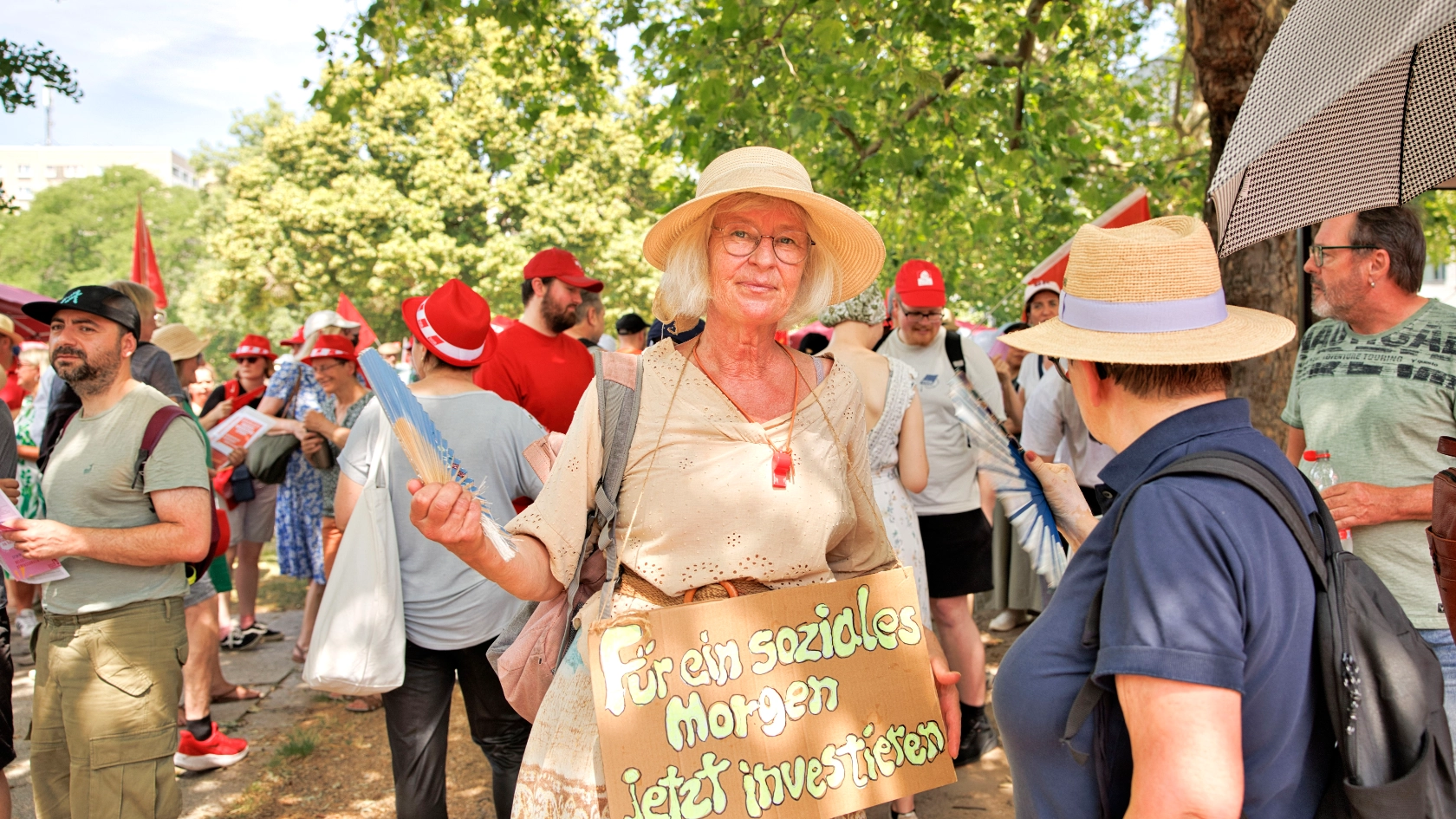 Kundgebung Jetzt reicht´s! gegen Sozialabbau von DGB und weiteren Organisationen im Invalidenpark