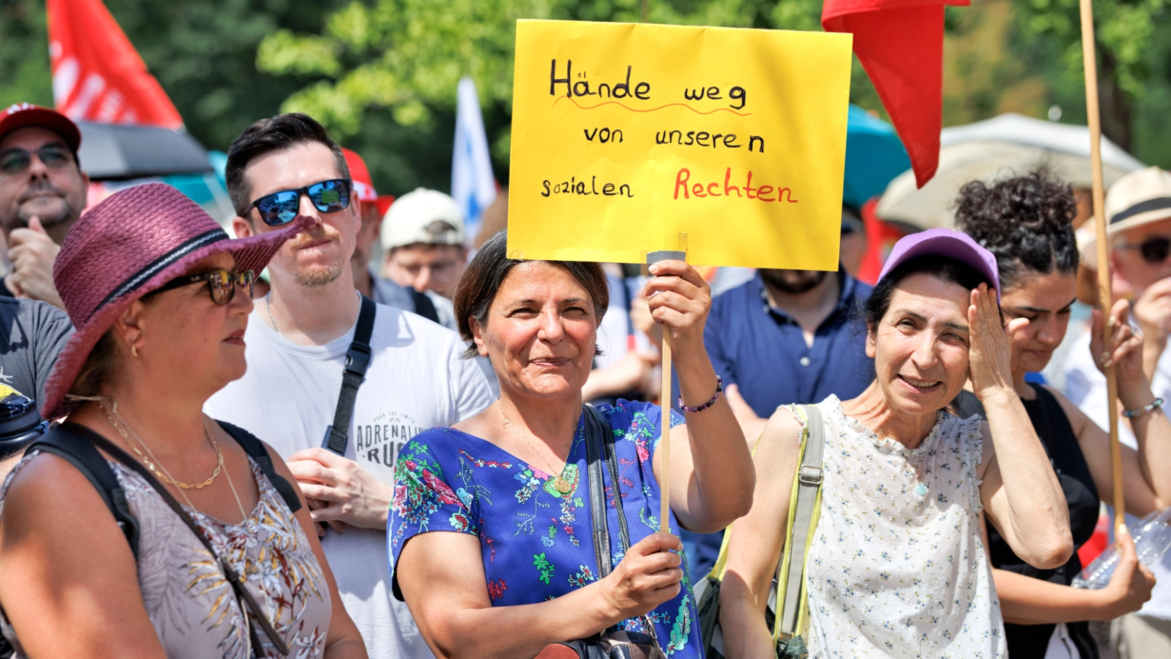 Kundgebung Jetzt reicht´s! gegen Sozialabbau von DGB und weiteren Organisationen im Invalidenpark