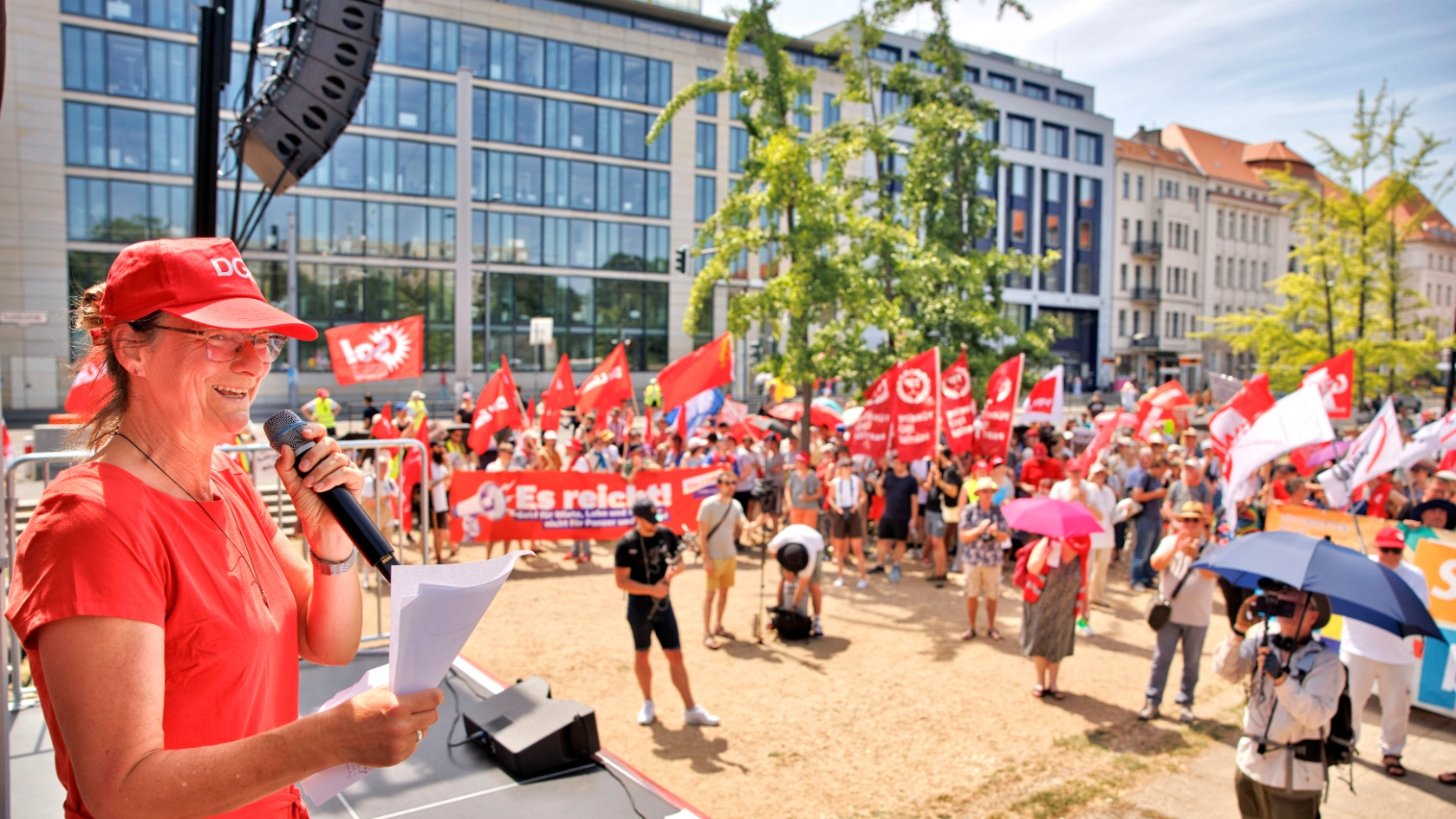 Kundgebung Jetzt reicht´s! gegen Sozialabbau von DGB und weiteren Organisationen im Invalidenpark
