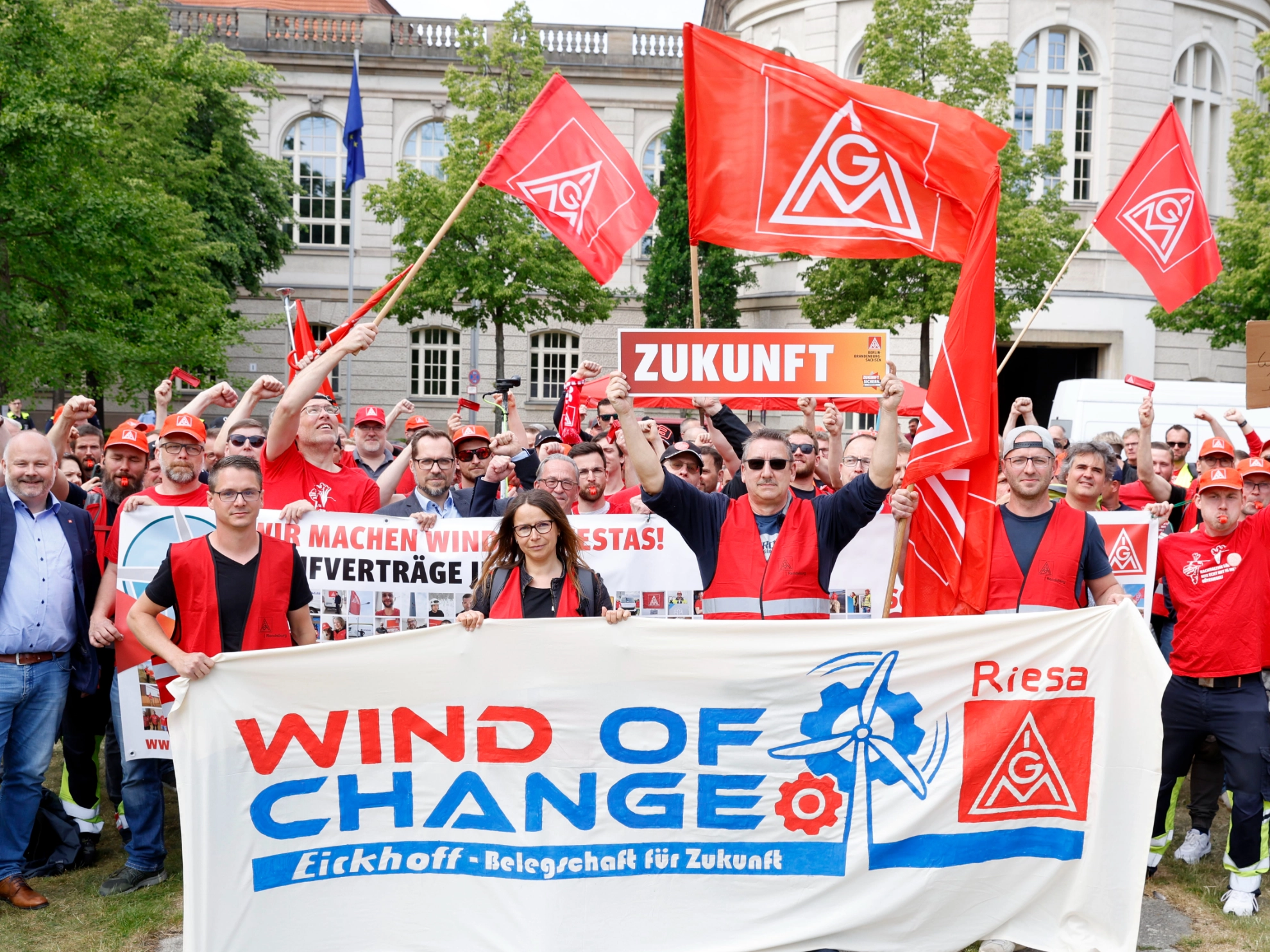 Eickhoff Wind Power Beschäftigte demonstrieren beim Windgipfel in Berlin