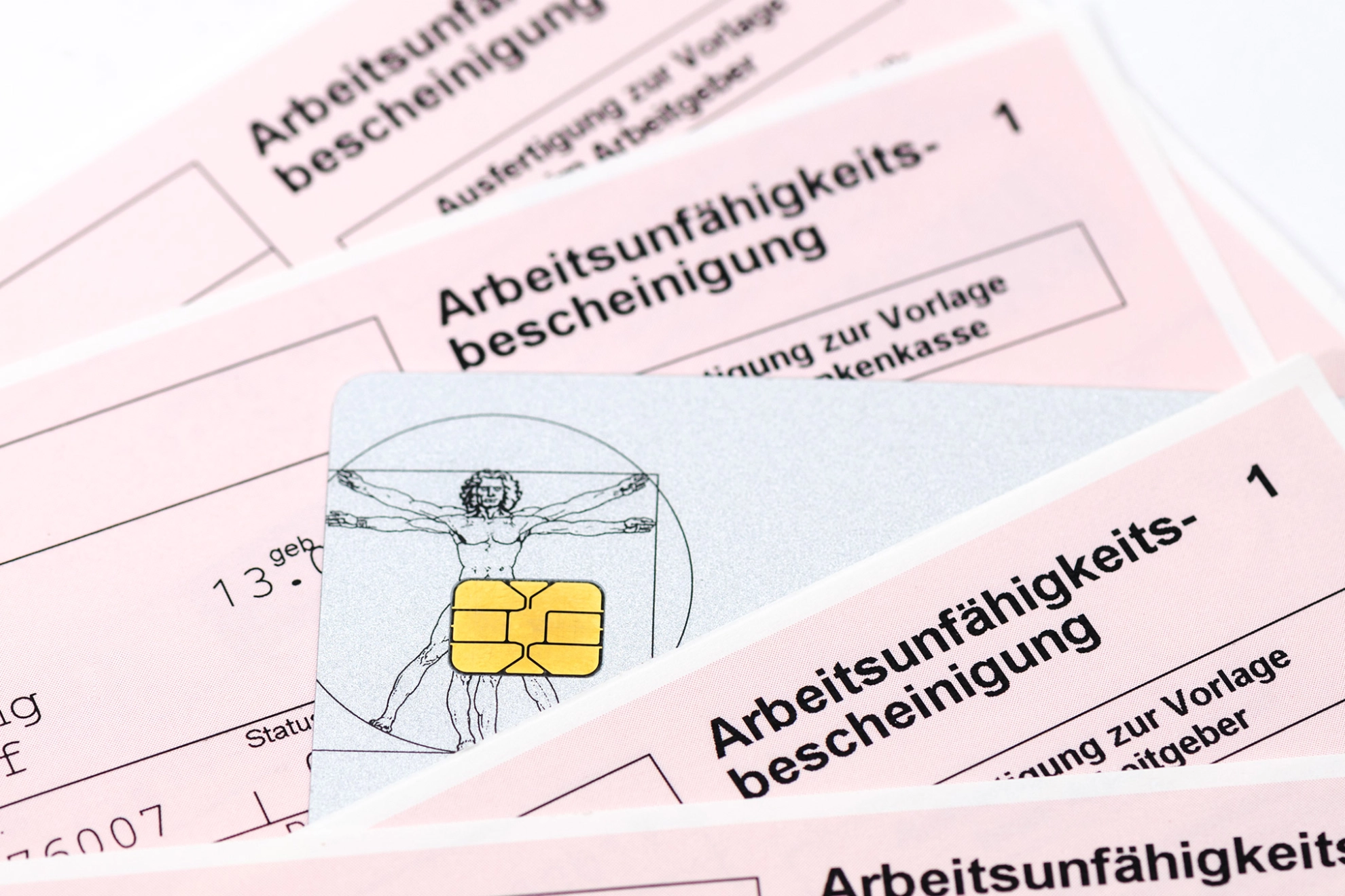 Arbeitsunfähigkeitsbescheinigungen und eine Krankenkassenkarte