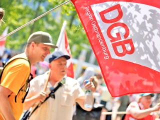 Kundgebung Jetzt reicht´s! gegen Sozialabbau von DGB und weiteren Organisationen im Invalidenpark