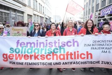 Internationaler Frauentag: 30.000 Menschen gehen in Berlin für Gleichstellung auf die Straße