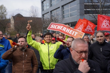 Protest bei IAV in Berlin: Beschäftigte wehren sich gegen chaotische Restrukturierung