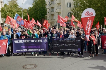 Zukunft statt Kahlschlag: Beschäftigte in Berlin machen Druck für starke Automobilindustrie