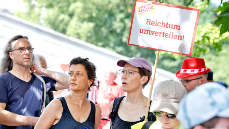Kundgebung Jetzt reicht´s! gegen Sozialabbau von DGB und weiteren Organisationen im Invalidenpark
