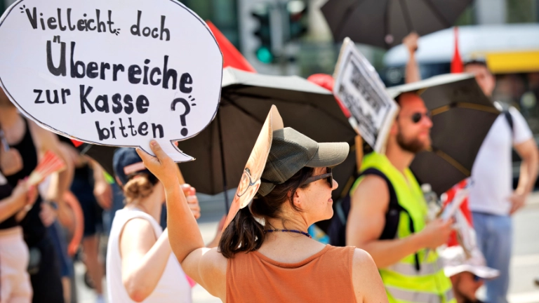 Kundgebung Jetzt reicht´s! gegen Sozialabbau von DGB und weiteren Organisationen im Invalidenpark