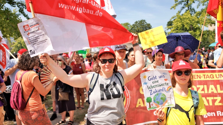 Kundgebung Jetzt reicht´s! gegen Sozialabbau von DGB und weiteren Organisationen im Invalidenpark