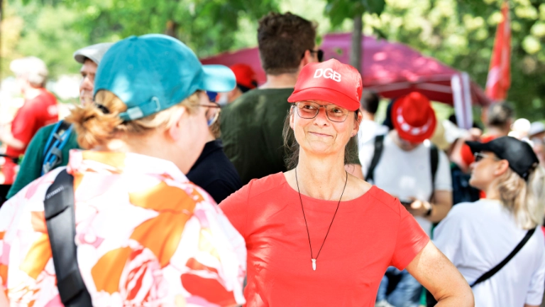 Kundgebung Jetzt reicht´s! gegen Sozialabbau von DGB und weiteren Organisationen im Invalidenpark