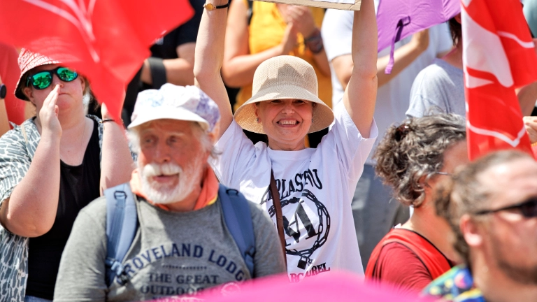 Kundgebung Jetzt reicht´s! gegen Sozialabbau von DGB und weiteren Organisationen im Invalidenpark