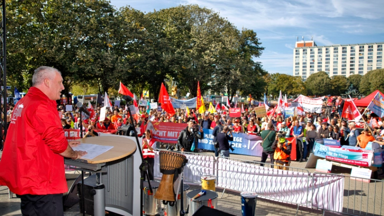 Kundgebung und Demonstration des DGB "Hart verdient! Deine Arbeit. Deine Gesundheit. Deine Rente." gegen Sozialabbau vom Berliner IG Metall Haus zum Roten Rathaus. Jürgen Kerner