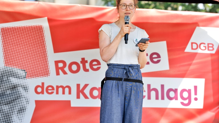 Kundgebung Jetzt reicht´s! gegen Sozialabbau von DGB und weiteren Organisationen im Invalidenpark
