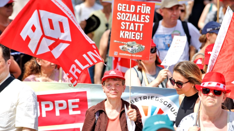 Kundgebung Jetzt reicht´s! gegen Sozialabbau von DGB und weiteren Organisationen im Invalidenpark