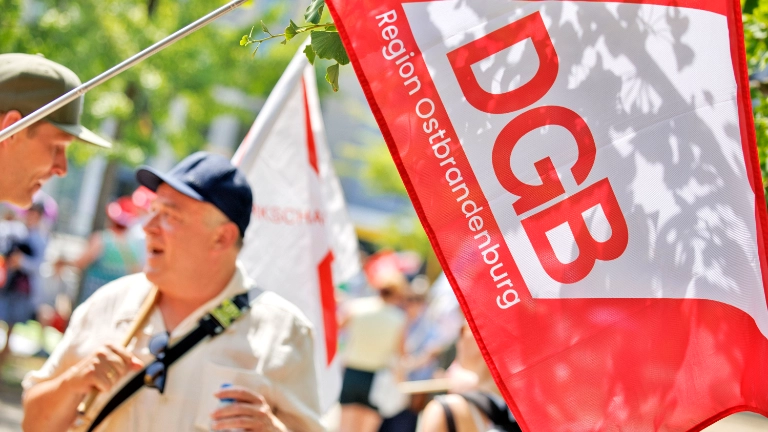 Kundgebung Jetzt reicht´s! gegen Sozialabbau von DGB und weiteren Organisationen im Invalidenpark