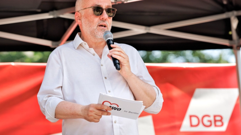 Kundgebung Jetzt reicht´s! gegen Sozialabbau von DGB und weiteren Organisationen im Invalidenpark
