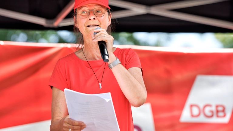 Kundgebung Jetzt reicht´s! gegen Sozialabbau von DGB und weiteren Organisationen im Invalidenpark