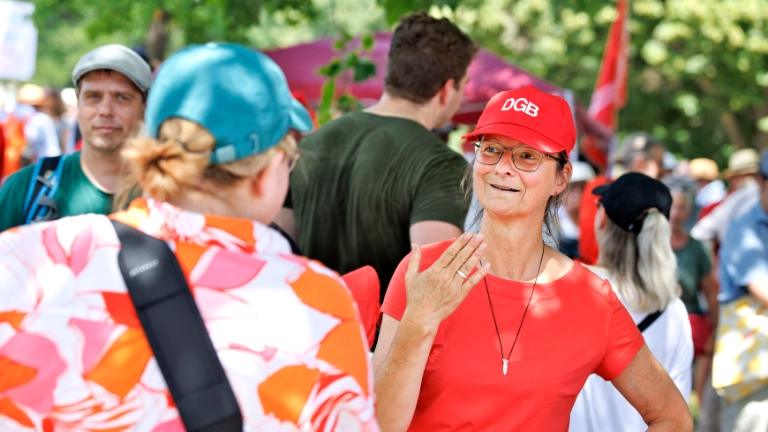 Kundgebung Jetzt reicht´s! gegen Sozialabbau von DGB und weiteren Organisationen im Invalidenpark