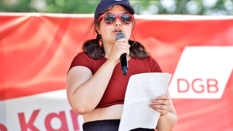Kundgebung Jetzt reicht´s! gegen Sozialabbau von DGB und weiteren Organisationen im Invalidenpark