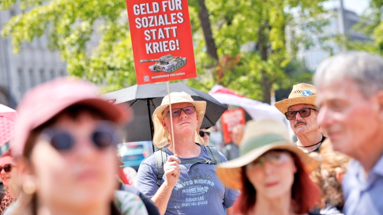 Kundgebung Jetzt reicht´s! gegen Sozialabbau von DGB und weiteren Organisationen im Invalidenpark