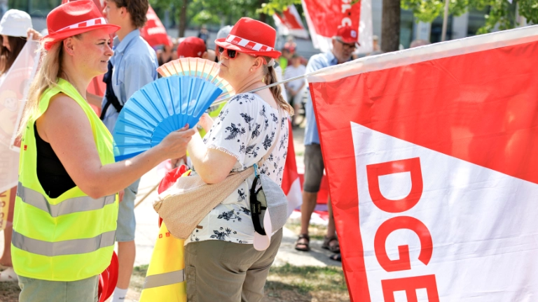 Kundgebung Jetzt reicht´s! gegen Sozialabbau von DGB und weiteren Organisationen im Invalidenpark